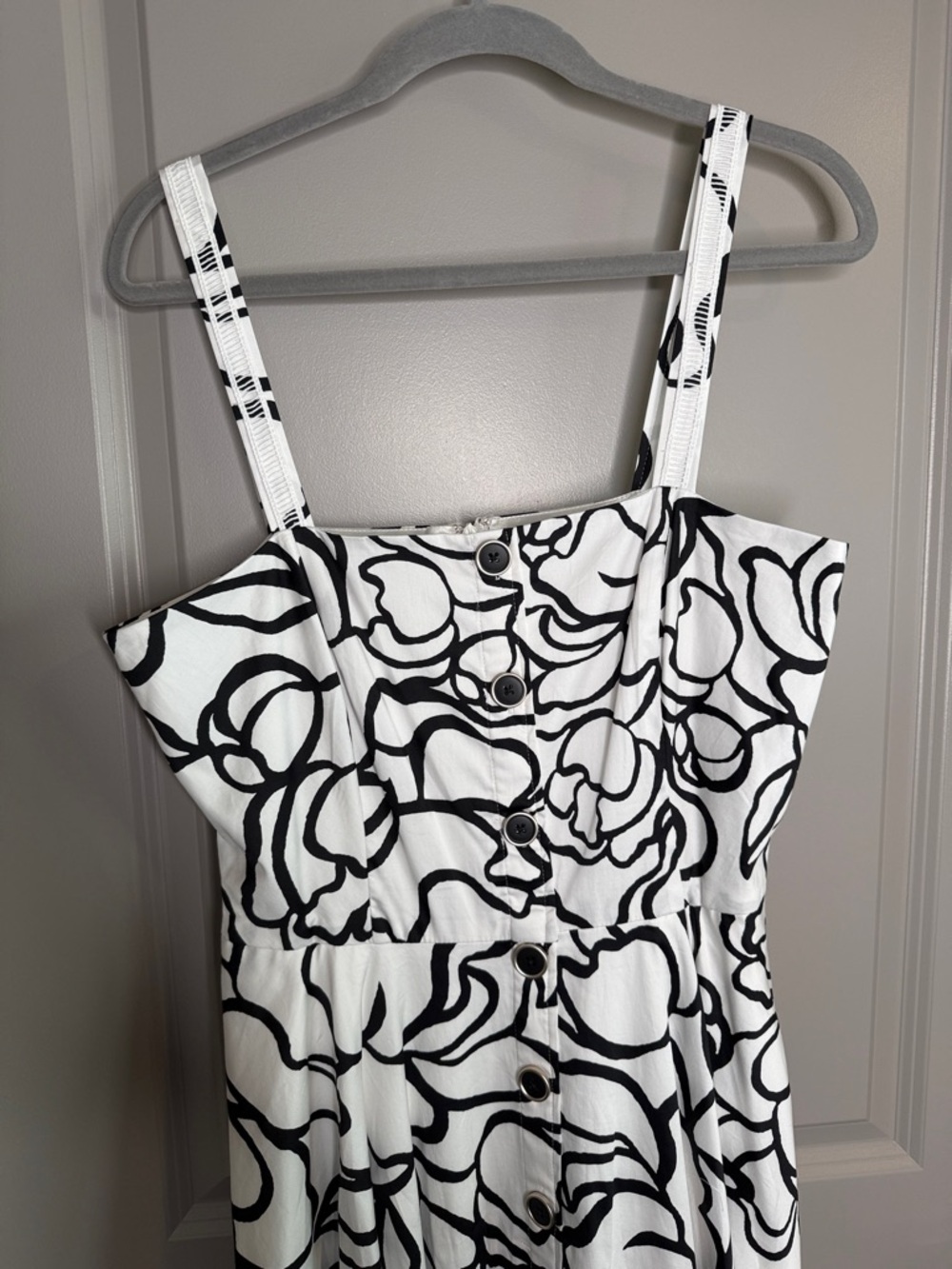White House Black Market Black and White Floral m Fit and Flare Midi Dress - Picture 4 of 8